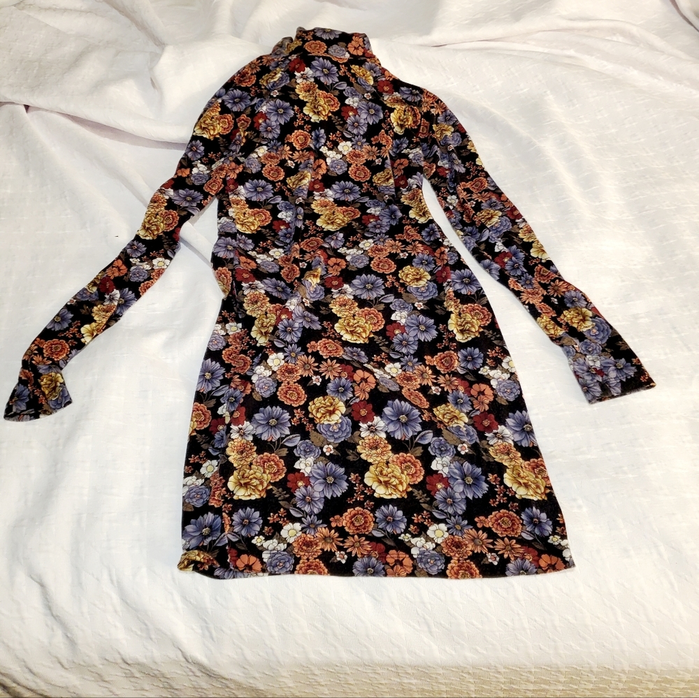 Dress - Picture 6 of 9
